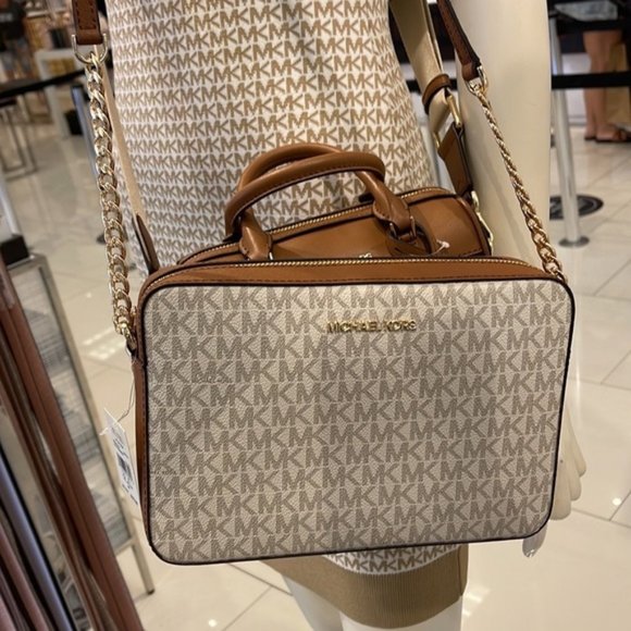 Michael Kors Handbags - Michael Kors Jet Set Item Large East West Zip Crossbody Vanilla